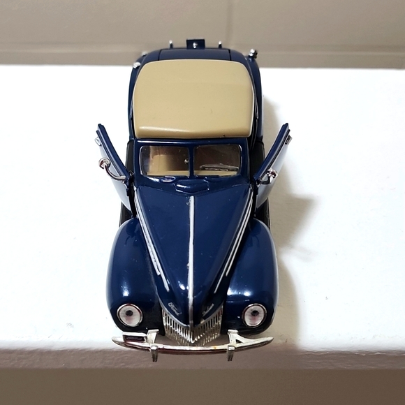 VINTAGE 1939 Ford Deluxe Convertible Coup - Picture 3 of 7